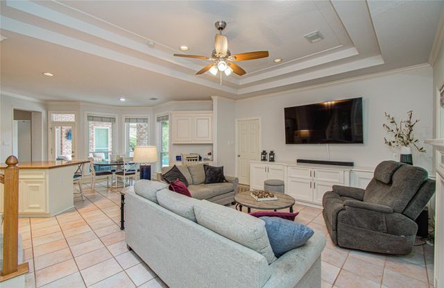 2 English Glade Court 2, The Woodlands, TX 77381