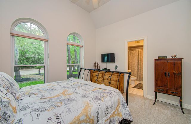2 English Glade Court 2, The Woodlands, TX 77381