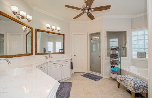 2 English Glade Court 2, The Woodlands, TX 77381