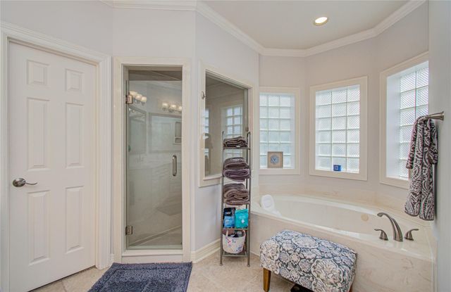 2 English Glade Court 2, The Woodlands, TX 77381