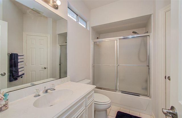 2 English Glade Court 2, The Woodlands, TX 77381