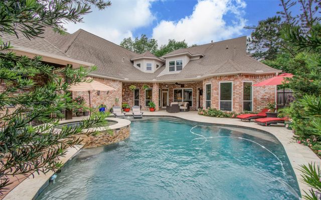 2 English Glade Court 2, The Woodlands, TX 77381