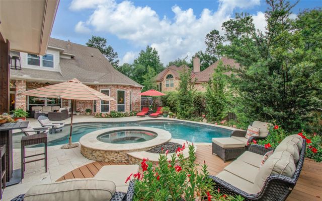 2 English Glade Court 2, The Woodlands, TX 77381