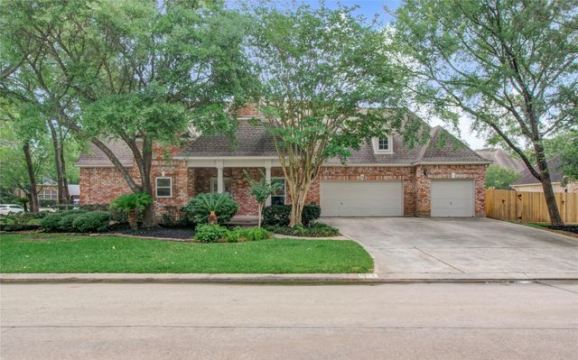 2 English Glade Court 2, The Woodlands, TX 77381