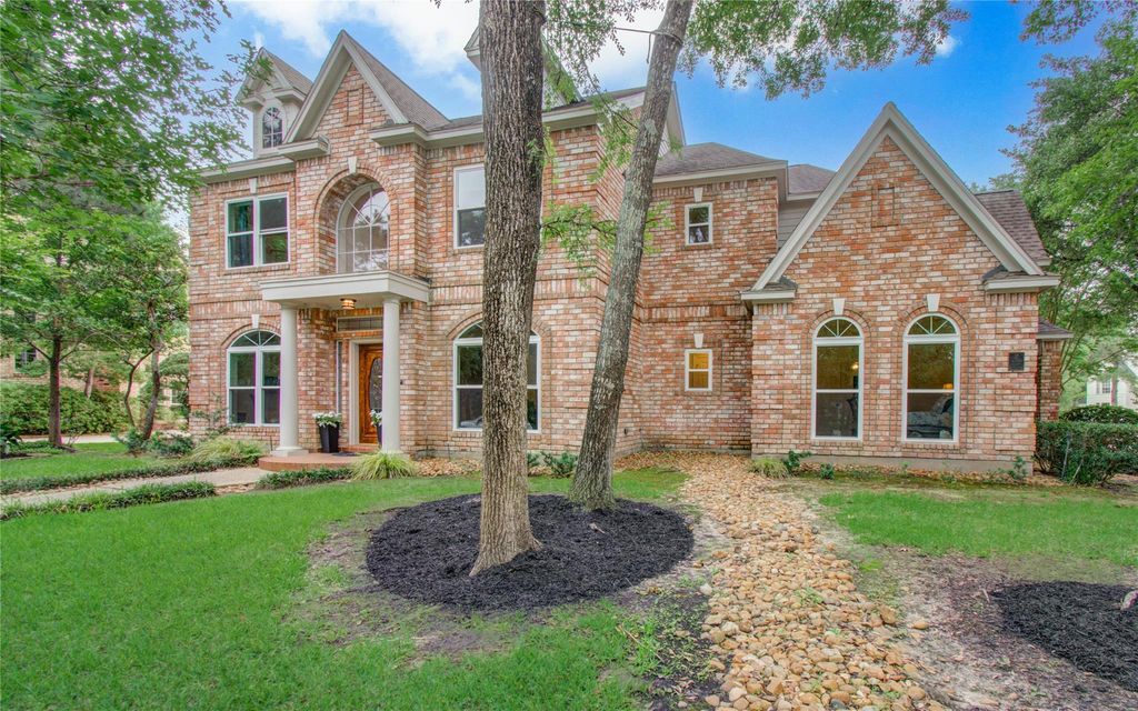 2 English Glade Court 2, The Woodlands, TX 77381