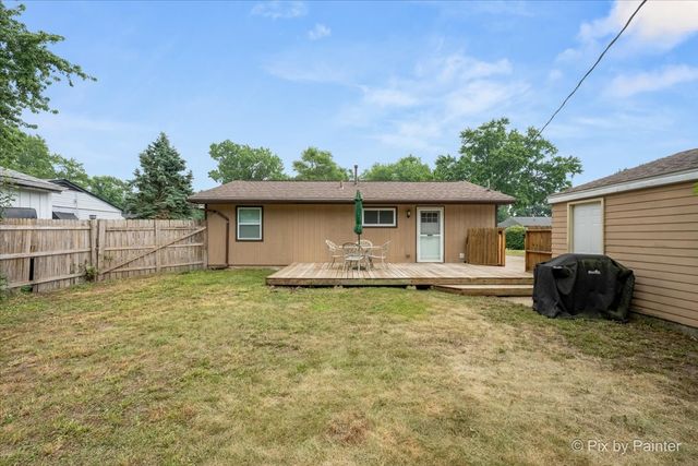 1106 Emerald Lane, Machesney Park, IL 61115