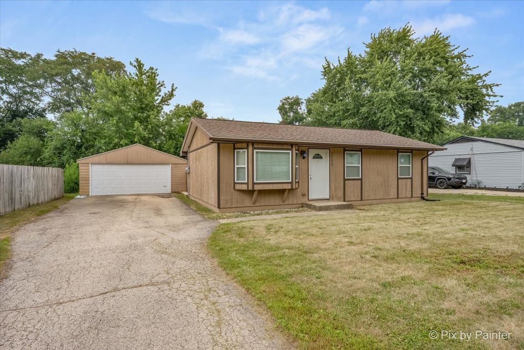1106 Emerald Lane, Machesney Park, IL 61115