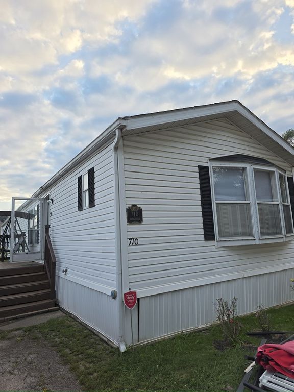 710 N Briarwood Drive N 710, Justice, IL 60458