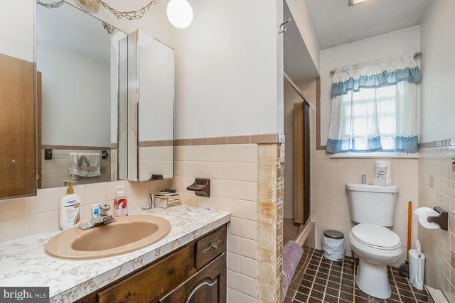 2057 GROVE ST, Allentown, PA 18104