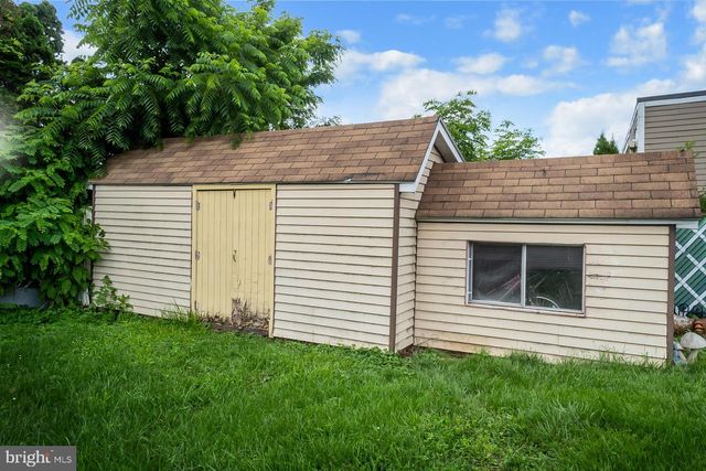 2057 GROVE ST, Allentown, PA 18104