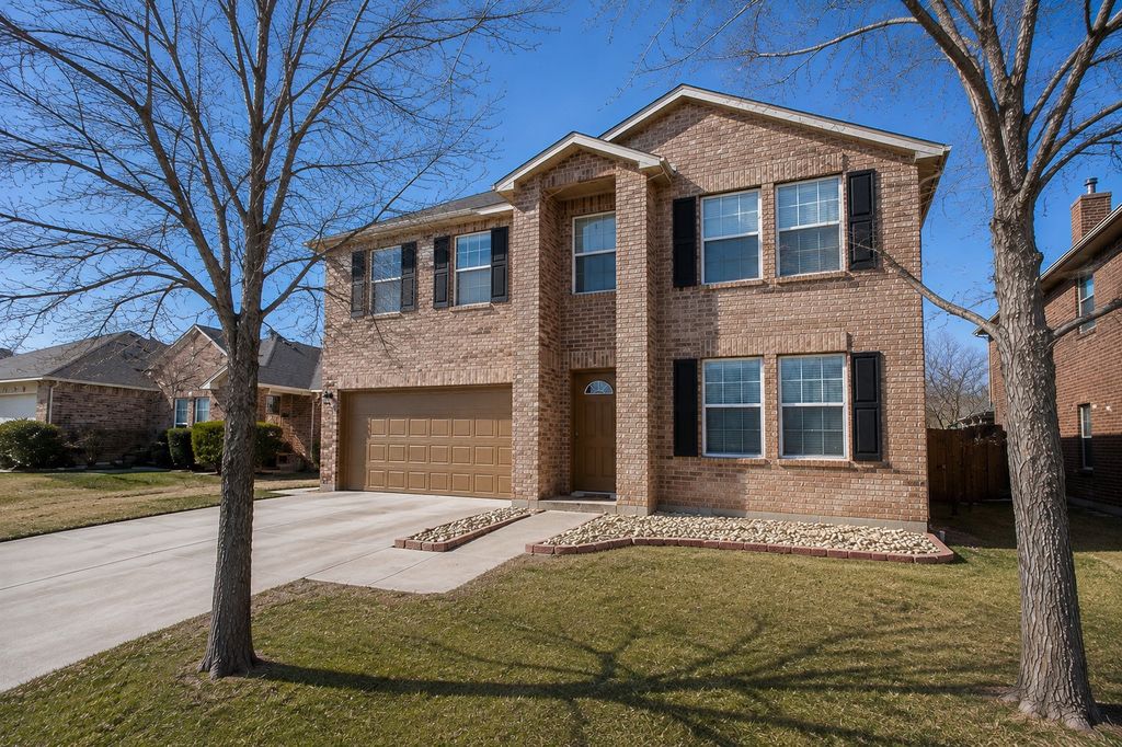 1812 Diamond Lake Trail, Fort Worth, TX 76247 — exterior