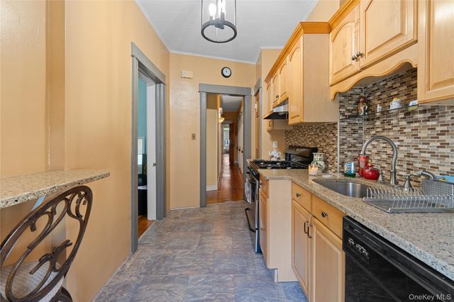 71-15 68th Street, Glendale, NY 11385