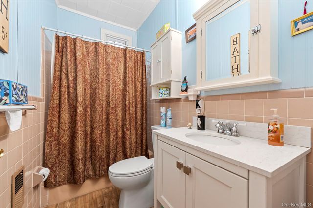 71-15 68th Street, Glendale, NY 11385