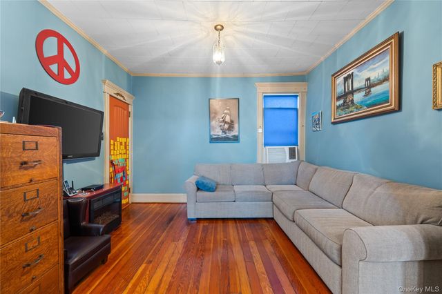 71-15 68th Street, Glendale, NY 11385
