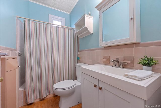 71-15 68th Street, Glendale, NY 11385