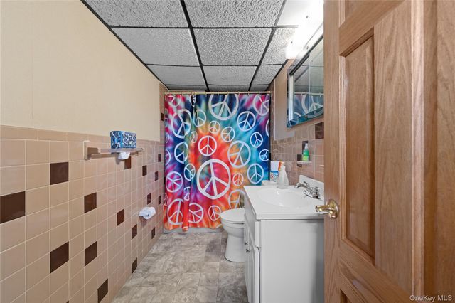 71-15 68th Street, Glendale, NY 11385