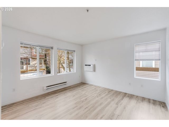 10857 Sw CANTERBURY Ln 202, Tigard, OR 97224