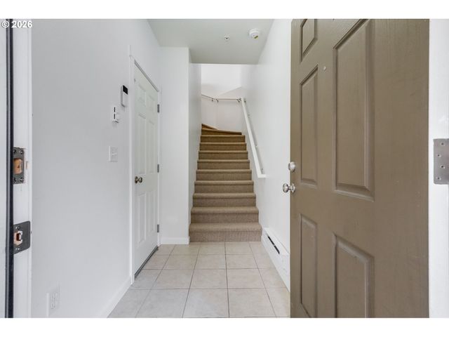 10857 Sw CANTERBURY Ln 202, Tigard, OR 97224