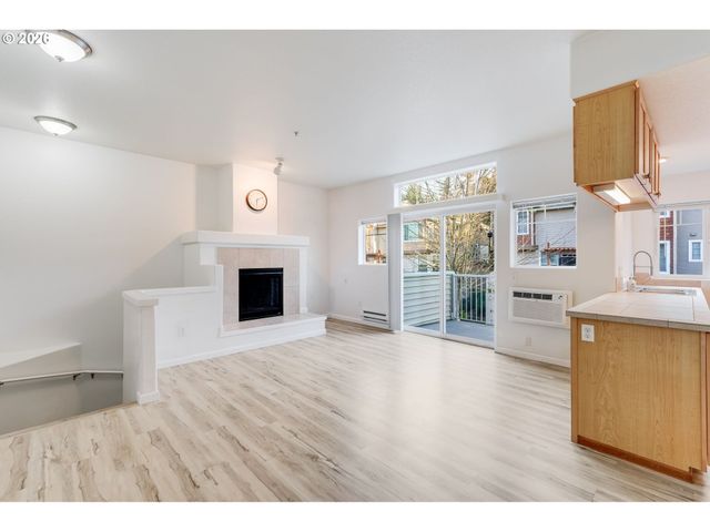 10857 Sw CANTERBURY Ln 202, Tigard, OR 97224