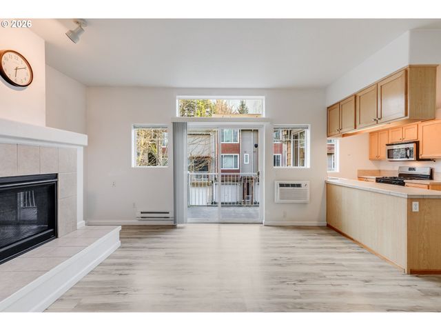 10857 Sw CANTERBURY Ln 202, Tigard, OR 97224