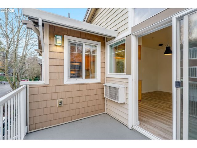 10857 Sw CANTERBURY Ln 202, Tigard, OR 97224