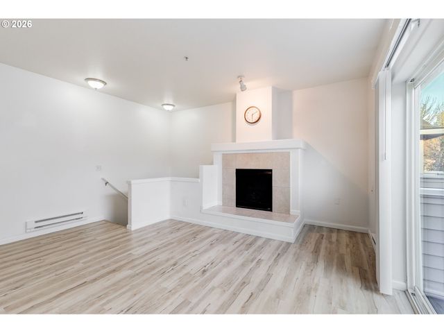 10857 Sw CANTERBURY Ln 202, Tigard, OR 97224