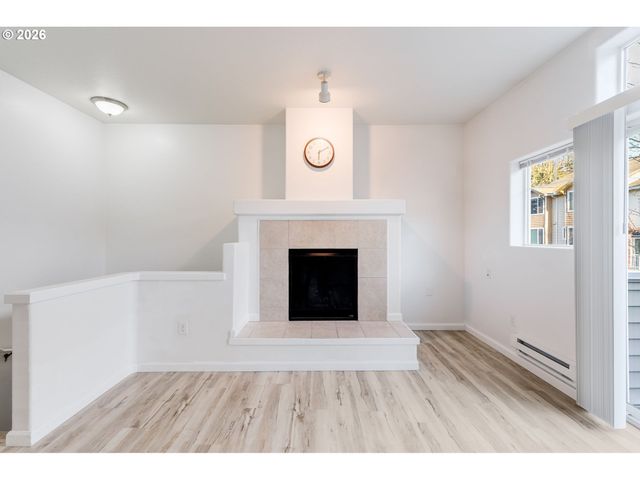 10857 Sw CANTERBURY Ln 202, Tigard, OR 97224