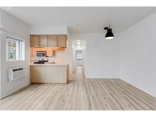 10857 Sw CANTERBURY Ln 202, Tigard, OR 97224