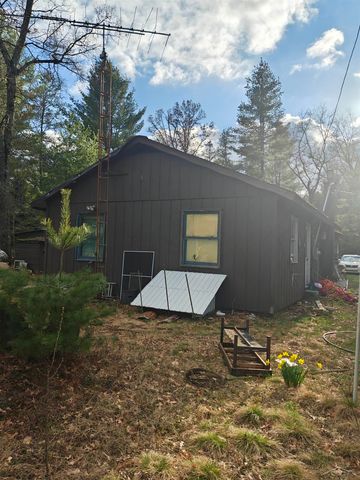 2166 S Forman Road, Cherry Valley Twp, MI 49304