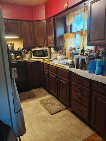 2166 S Forman Road, Cherry Valley Twp, MI 49304