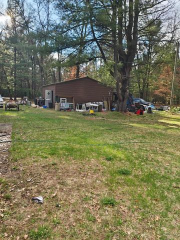 2166 S Forman Road, Cherry Valley Twp, MI 49304