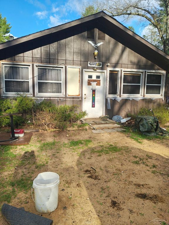 2166 S Forman Road, Cherry Valley Twp, MI 49304