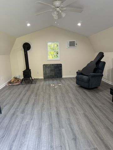 565 Mt Zion Rd, Mc Ewen, TN 37101