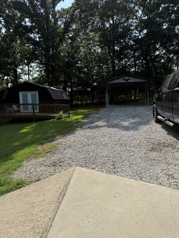 565 Mt Zion Rd, Mc Ewen, TN 37101