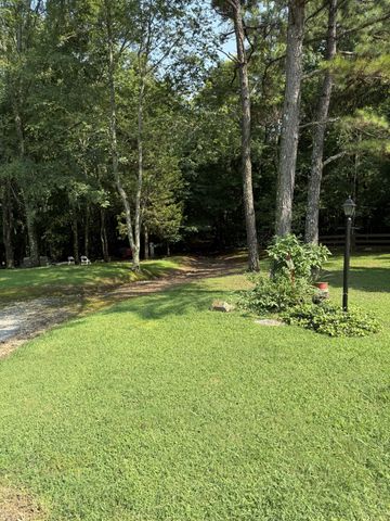 565 Mt Zion Rd, Mc Ewen, TN 37101