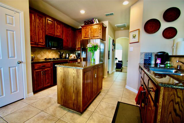 2734 Greenway Drive, Frisco, TX 75034