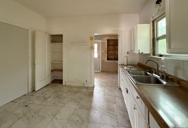 836 Avondale, San Antonio, TX 78223