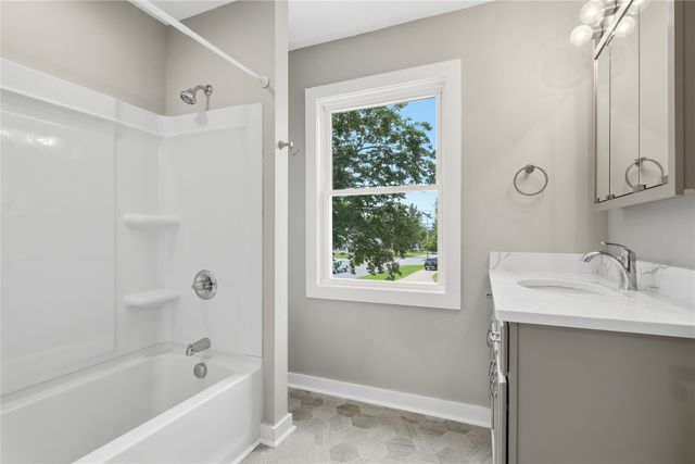 414 E Robinson Street, Knoxville, IA 50138