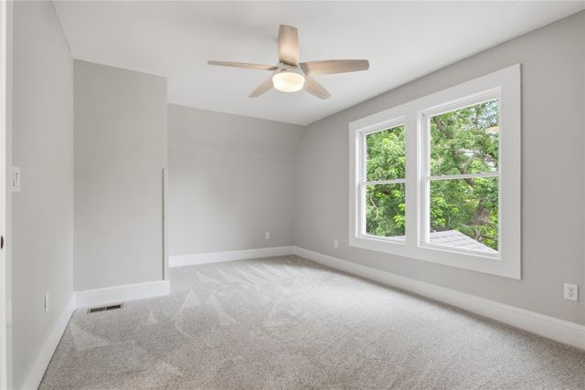 414 E Robinson Street, Knoxville, IA 50138