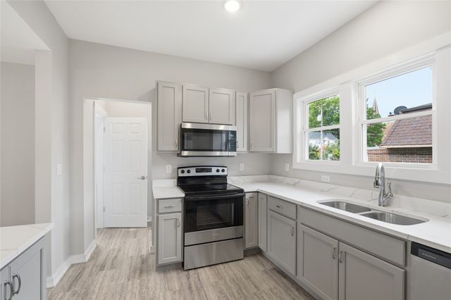 414 E Robinson Street, Knoxville, IA 50138