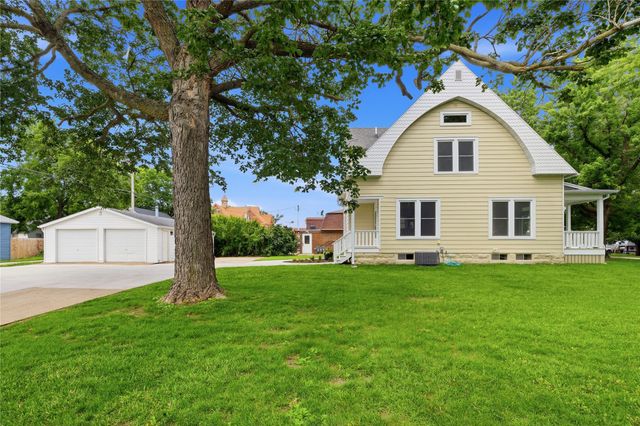 414 E Robinson Street, Knoxville, IA 50138