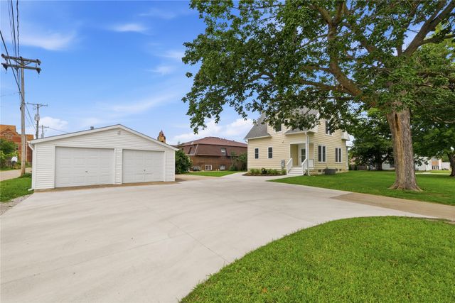 414 E Robinson Street, Knoxville, IA 50138