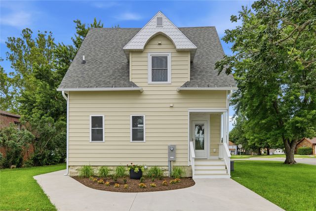 414 E Robinson Street, Knoxville, IA 50138