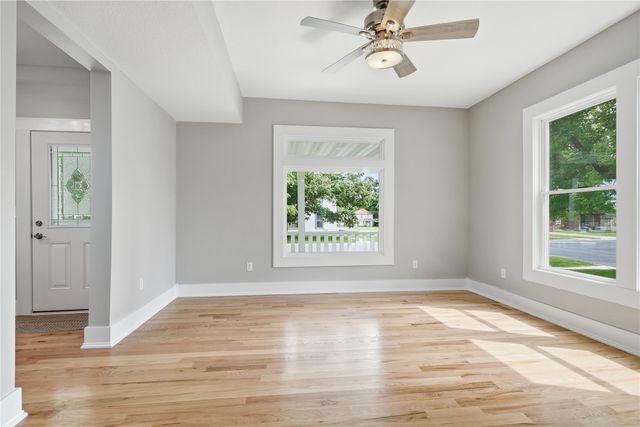 414 E Robinson Street, Knoxville, IA 50138