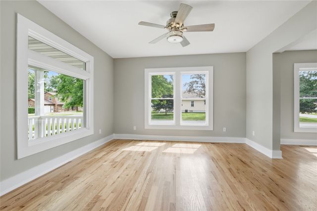 414 E Robinson Street, Knoxville, IA 50138