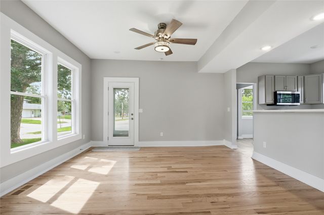 414 E Robinson Street, Knoxville, IA 50138