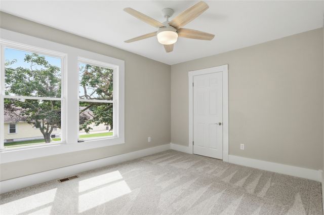 414 E Robinson Street, Knoxville, IA 50138