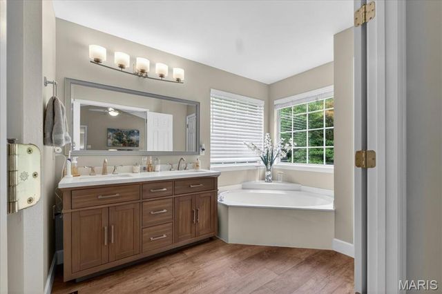 1342 Oak Borough Drive, Ballwin, MO 63021