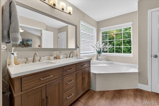 1342 Oak Borough Drive, Ballwin, MO 63021
