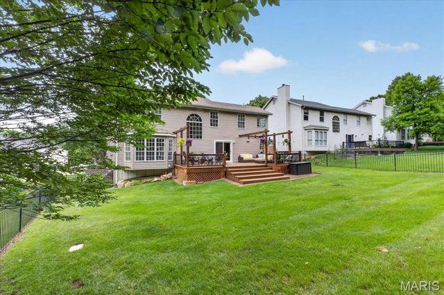 1342 Oak Borough Drive, Ballwin, MO 63021